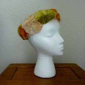 Velveteen "Leaf" fascinator with partial veil. Circa 1950s